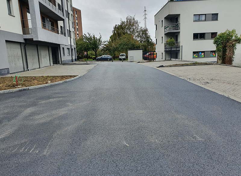 installation parking et terrassement mise en place bitume route